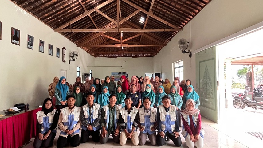 Mahasiswa KPM STAIMAS Wonogiri Dorong Ketahanan Pangan Desa melalui Pelatihan Pembuatan Pupuk Organik bagi Ibu-Ibu PKK Slogoretno
