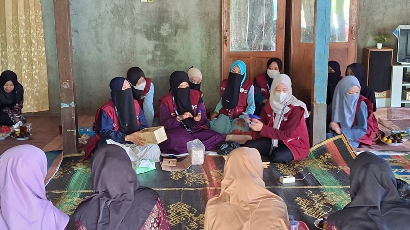 Mahasiswa KPM 07 STAIMAS Wonogiri Sulap Barang Sederhana Menjadi Produk Bernilai Bersama Ibu-Ibu PKK Dusun Manglu