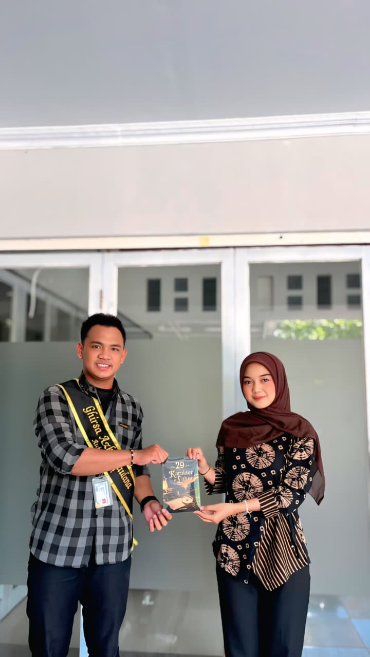 Karya Mahasiswa KPI Menembus Pasar Internasional, Ghirsa Azka Maulana Serahkan Novel "29 Karakter Luhur" ke Perpustakaan STAIMAS