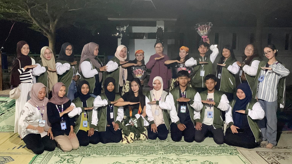 Suasana haru dan meriah menyatu dalam Gebyar Budaya Desa Gedongrejo, Minggu malam (3/8/2025),