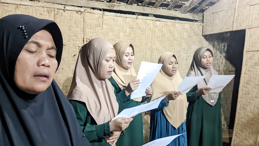 Mahasiswa KPM Adakan Maulid Dzibaiyah dalam Rutinan Yasinan Malam Minggu di Lemahbang